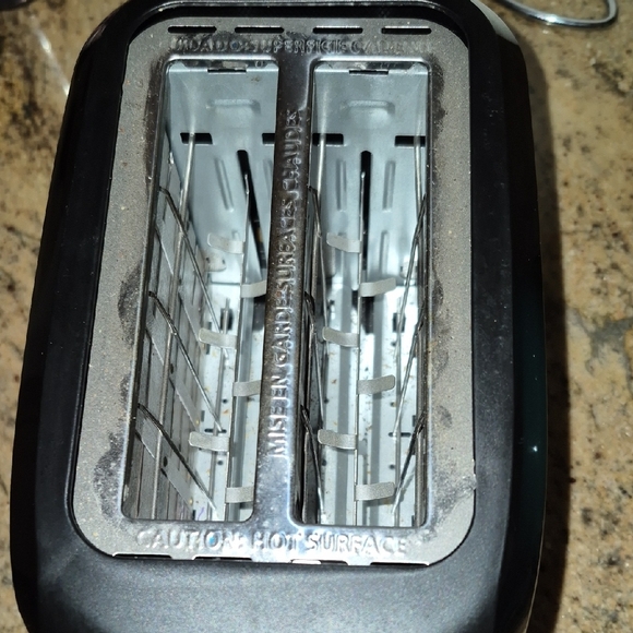 Black Toaster by Black & Decker - Picture 3 of 6